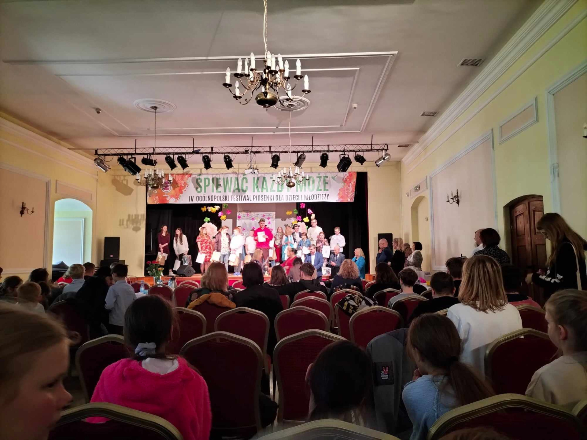 Udział naszych tancerek w IV Ogólnopolskim Festiwalu Piosenki dla Dzieci i Młodzieży - Obrazek 2