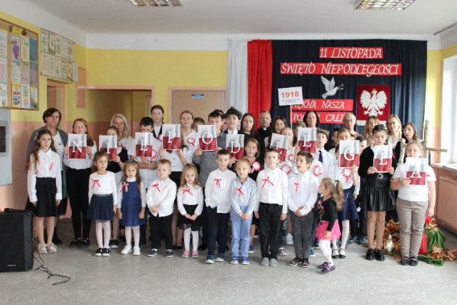 Szkoła do hymnu – 105 rocznica odzyskania przez Polskę niepodległości - Obrazek 2