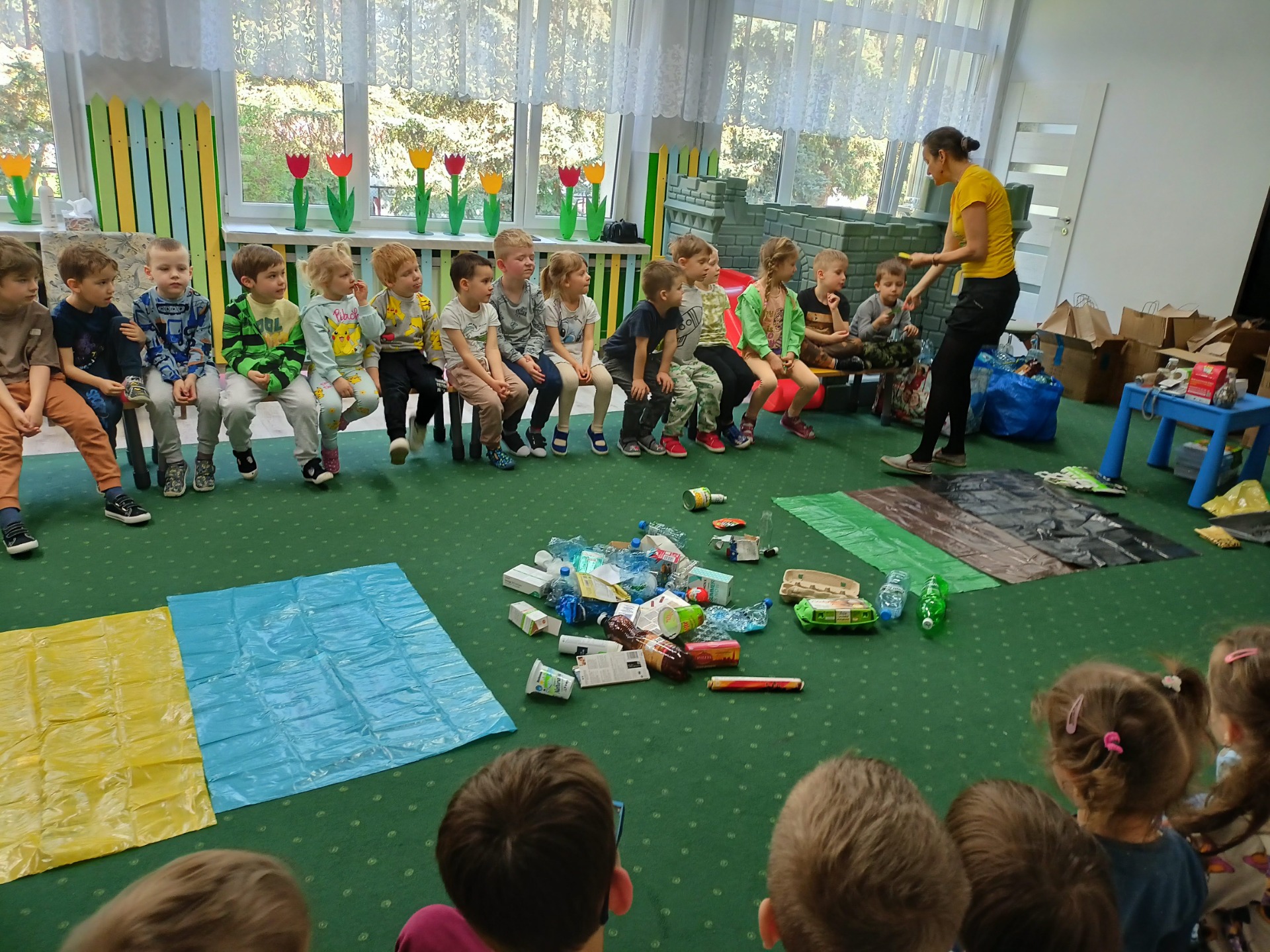 Warsztaty ekologiczne w przedszkolu: Segregujemy odpady!. - Obrazek 2