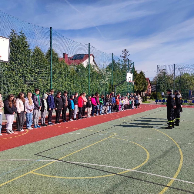 Próbna ewakuacja i wizyta strażaków z JOT OSP Krasocin w naszej szkole.  - Obrazek 2