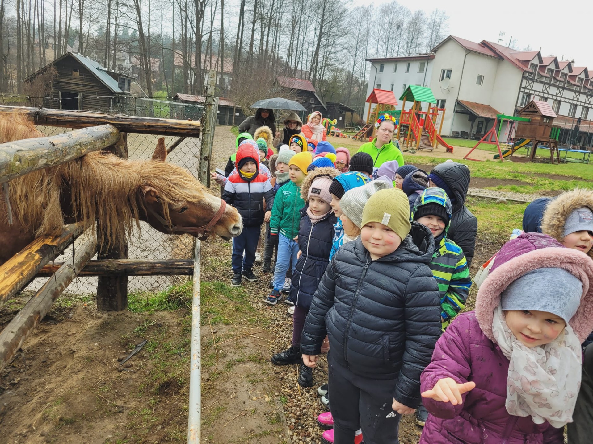Wyjazd przedszkolaków do Ziołowej Doliny w Mławie - Obrazek 2
