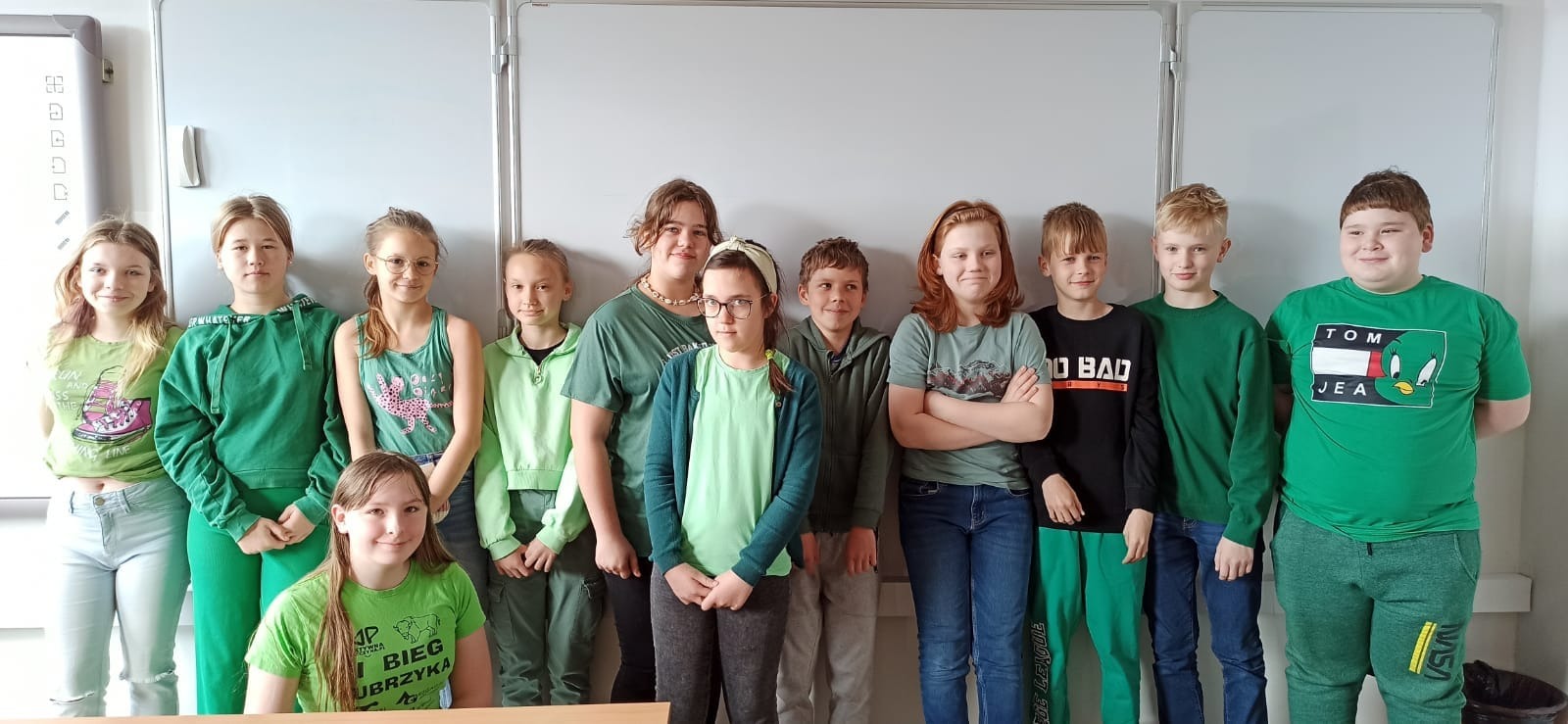 Z okazji Dnia Ziemi uczniowie naszej szkoły ubrali się w kolorze zielonym ☘️ - Obrazek 4