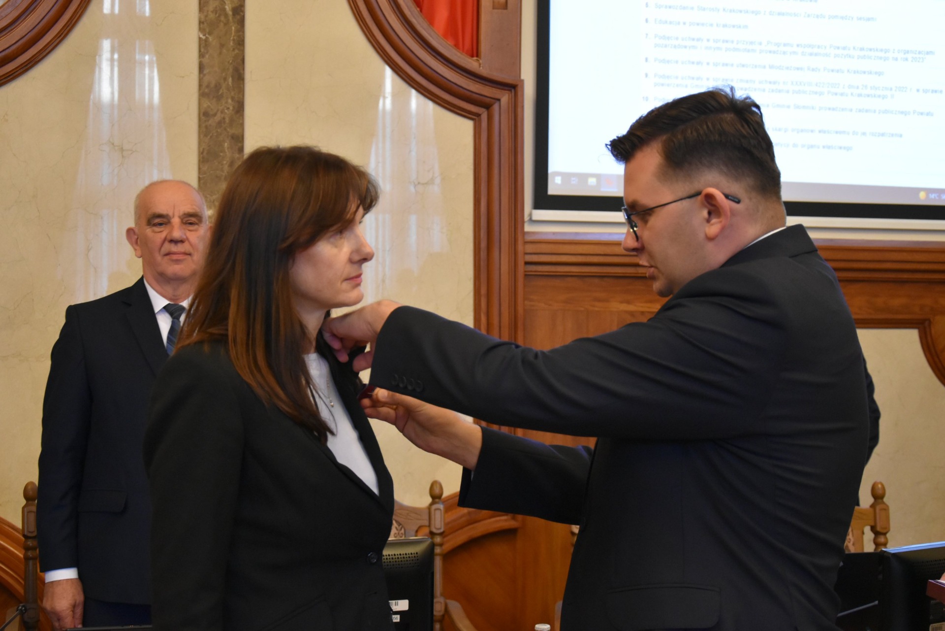 Brązowy Krzyż Zasługi dla Teresy Sieradzkiej dyrektor ZSP - Obrazek 1
