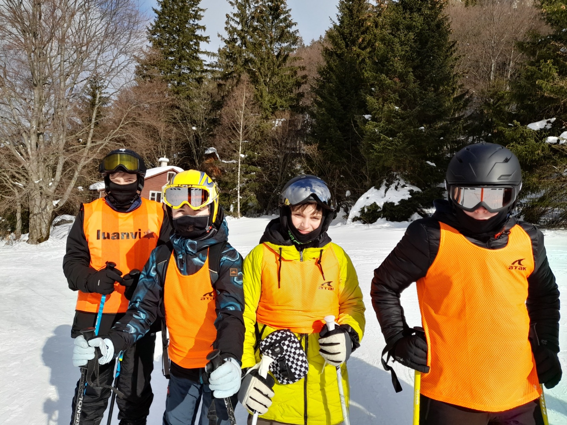 Pozdravy našich lyžiarov z lyžiarskeho strediska Malinô Brdo - Obrázok 4