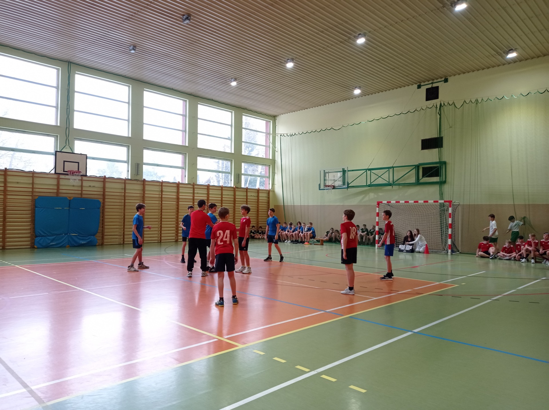 Międzyszkolne zawody sportowe w mini koszykówce chłopców  - Obrazek 2