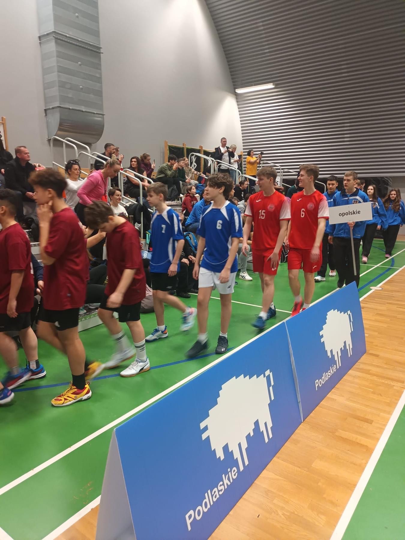 Przedstawiciele naszej szkoły na Mistrzostwach Polski szkół podstawowych w badmintonie - Obrazek 2