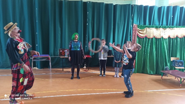 Występy cyrkowe w naszej szkole  - Obrazek 2